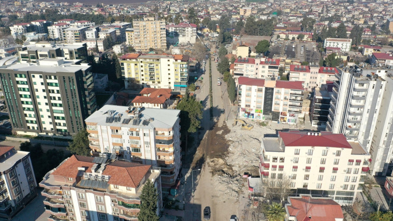 BAKAN YARDIMCISI DEMİRTAŞ, OSMANİYE'DE DEPREM SONRASI ÇALIŞMALARI DEĞERLENDİRDİ