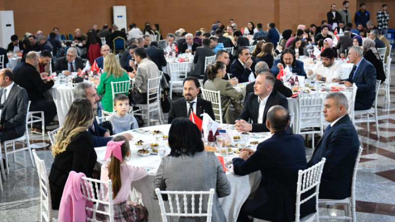 24 KASIM’DA BAŞKAN ULUDAĞ'DAN ÖĞRETMENLER ONURUNA YEMEK