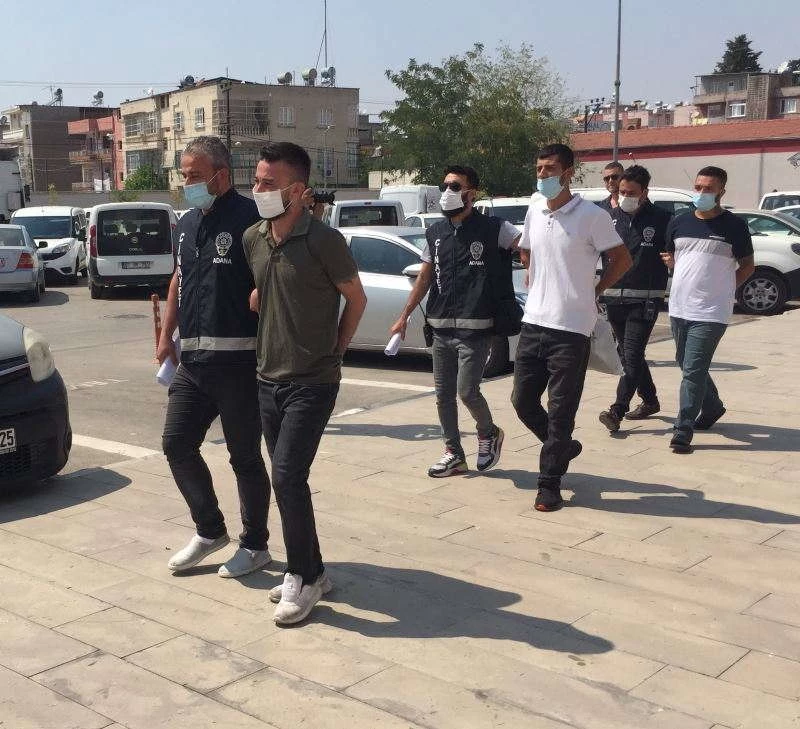 KENDİNİ İHBAR ETTİĞİNİ ÖNE SÜRDÜĞÜ ŞAHSI BIÇAKLADI